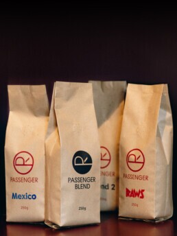 PASSENGER Coffee Probierpaket mit Kaffees wie DECAF und RAWS für einen kaffeerösterei onlineshop.