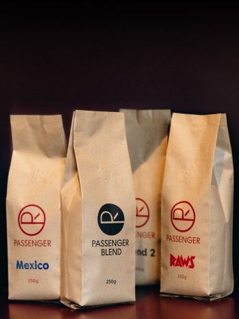 PASSENGER Coffee Probierpaket mit Kaffees wie DECAF und RAWS für einen kaffeerösterei onlineshop.