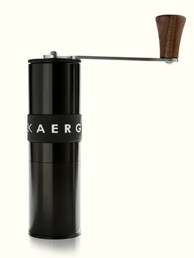 Aergrind by Knock Handkaffeemühle in Schwarz mit Holzkurbel